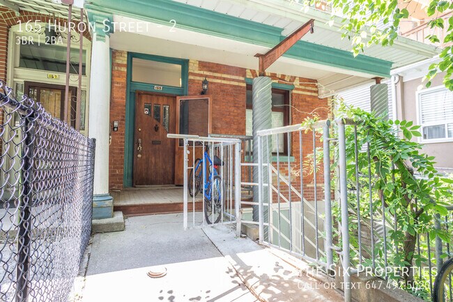 Photo - Three Bedroom Apartment Close to U of T Unit 2