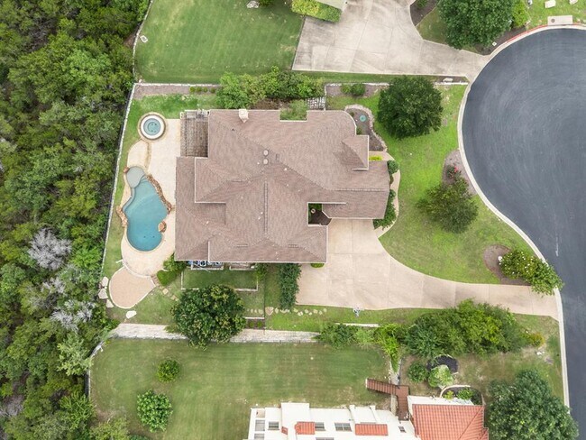 Photo - 121 Burgess Ln