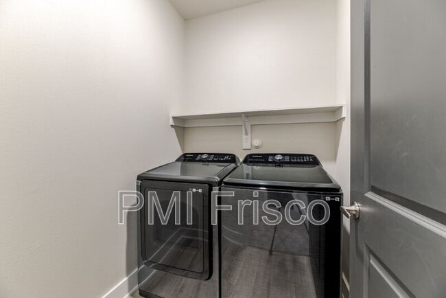 Photo - 3353 Norris St