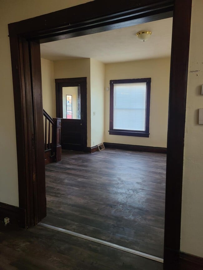 Photo - 719 W 5th St