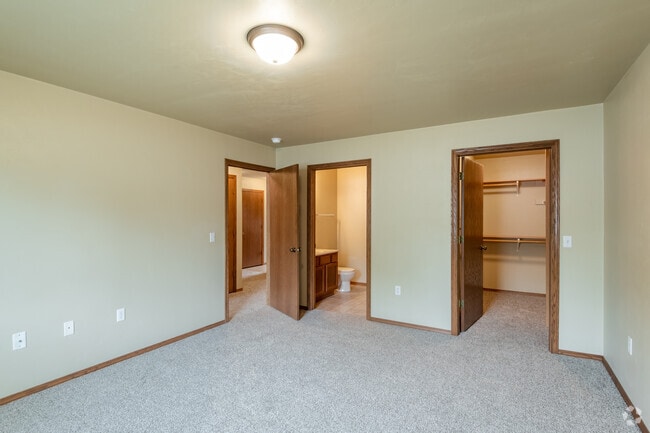 2 BR, 2 BA - 1,240SF
