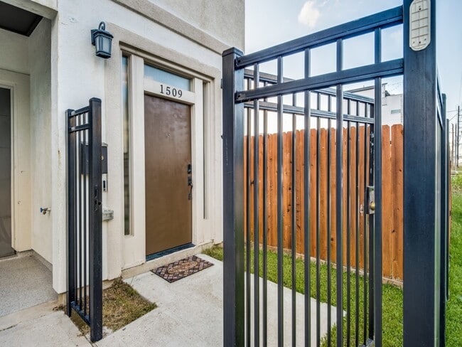 Photo - 1509 Holly St