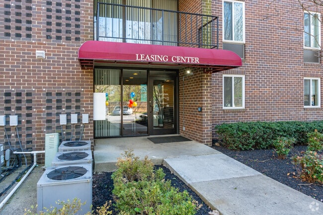 Leasing Office - Summerlyn Apartments