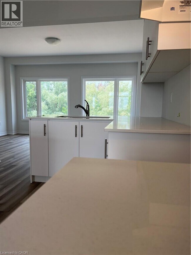 Photo - 290 Equestrian Way