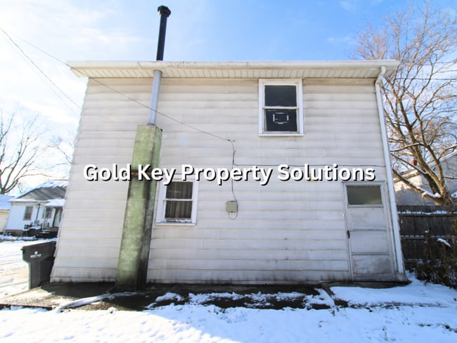 Building Photo - 2930 Fletcher St Unit 2930 1/2 Fletcher St