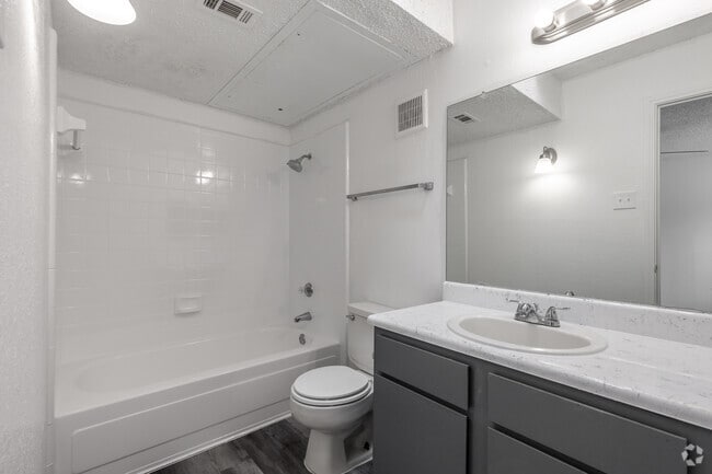 2BR, 2.5BA - 1,280SF - Bathroom