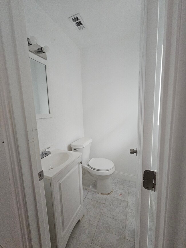 Photo - 206 Alexander St