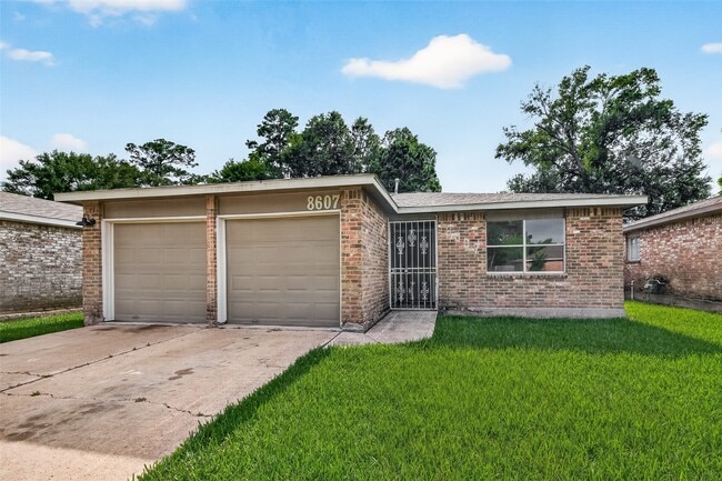 Building Photo - 8607 Valley Forest Dr