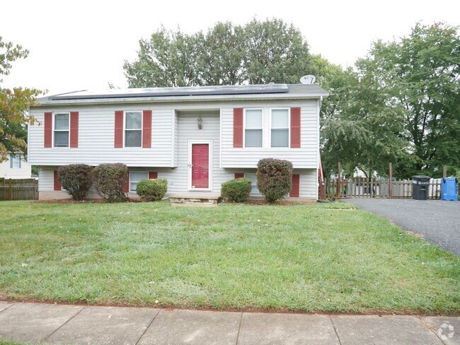 Building Photo - Four Bedroom Single Family Home- Taneytown...