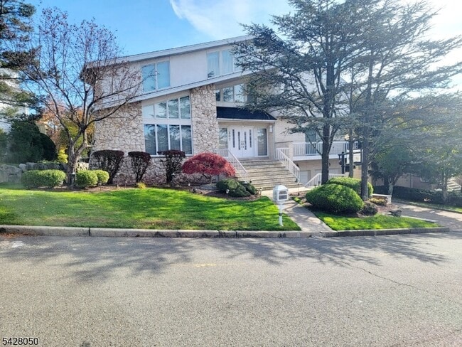 Photo - 307 Center St