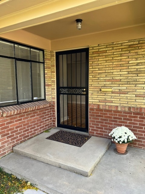 Separate entrance! - 3738 E 6th Ave