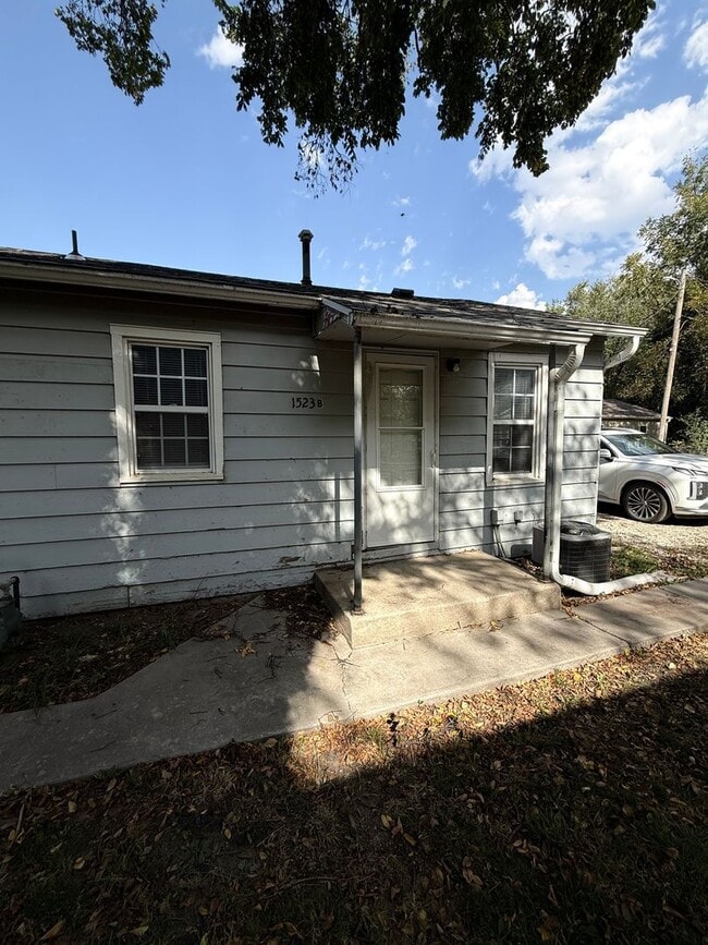 Building Photo - Close to Ft Riley