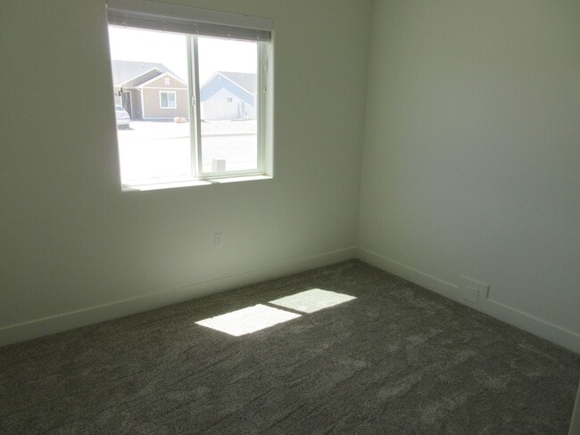 Photo - 3 bed, 2 Bath, Twin Home - Newer Construction