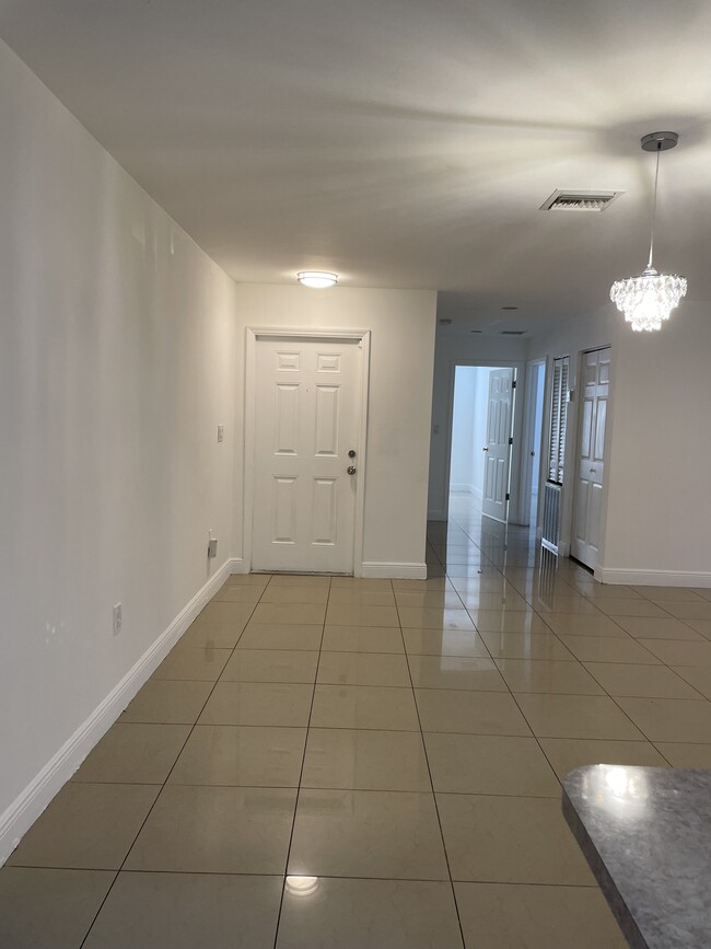 Entrance to Living room - 3766 Ramblewood Ct Casa