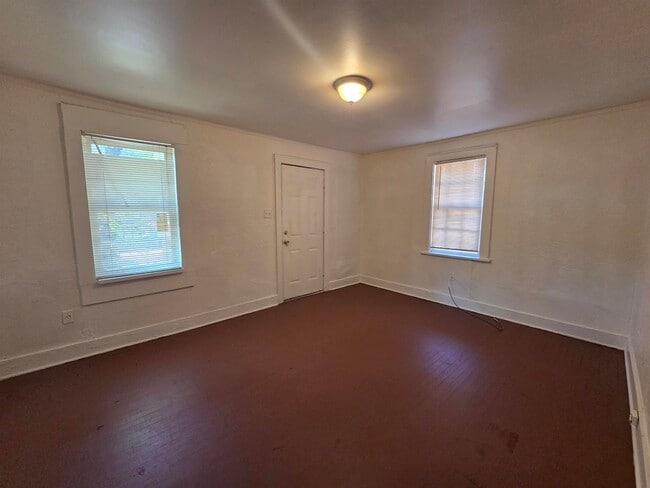 Photo - 1374 Rayner St