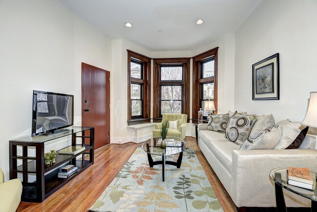 Photo - 1929 Calvert St NW Unidad 1