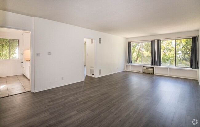 Building Photo - Prime West Hollywood Neighborhood Upper 1+1 Unit 8 Rental