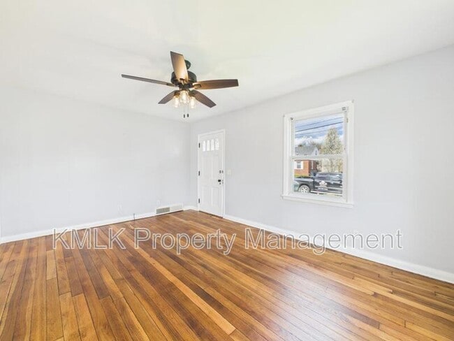 Photo - 1078 Lindsay Ave