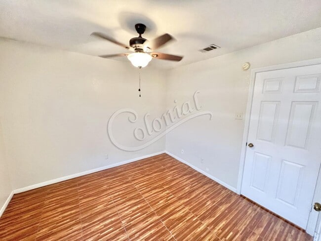 Photo - 1004 W Avenue B