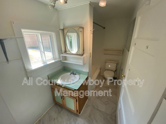 Photo - 510 E Lewis St