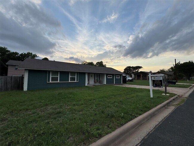 Photo - 3520 Roanoke Dr