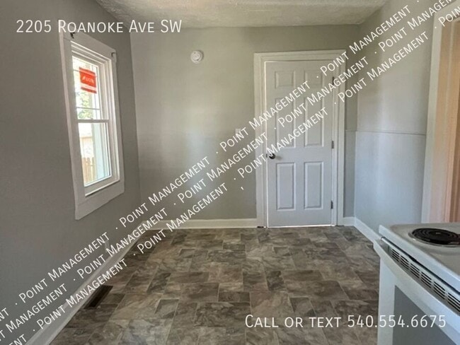 Photo - 2205 Roanoke Ave SW
