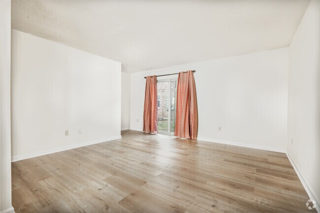 2BR, 2BA - 1,050SF - Living Room