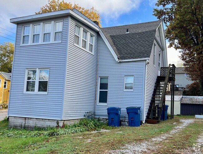 Building Photo - 201 E 6th St Unit A Rental