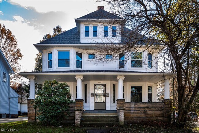 Building Photo - 2970 Edgehill Rd