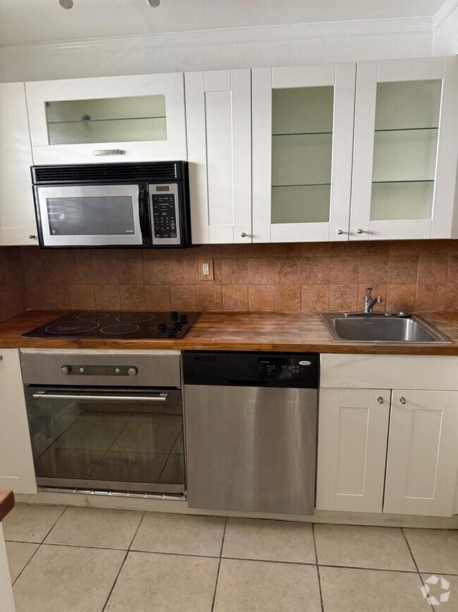 Building Photo - 4255 N University Dr Unit 207 Rental