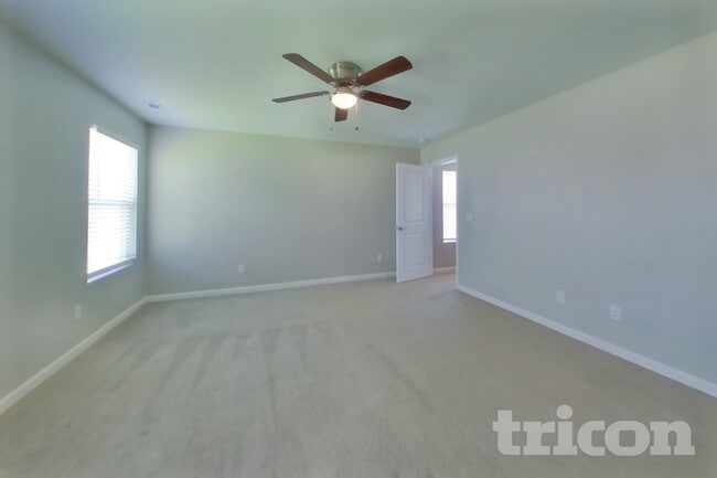 Photo - 1035 Lonergan Cir