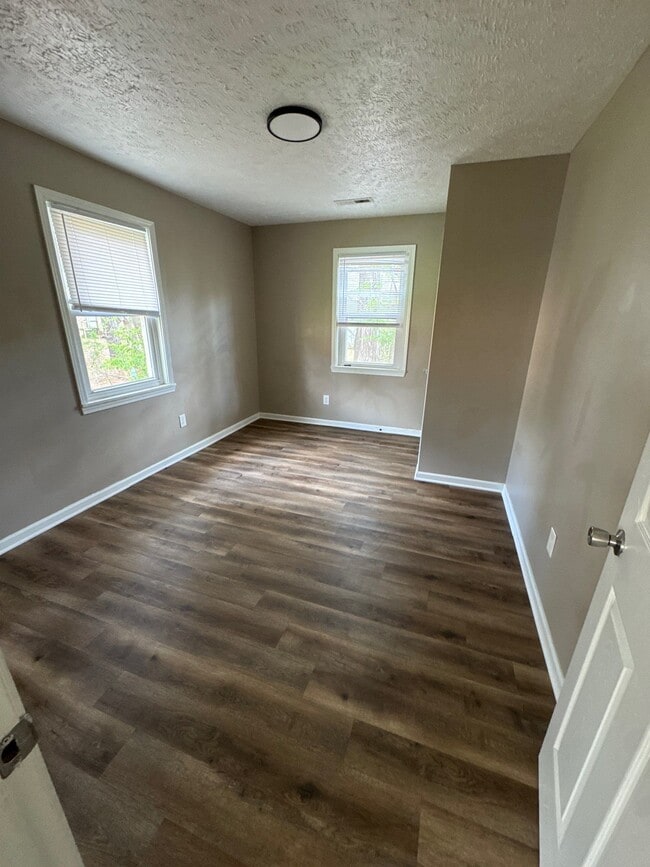 Building Photo - 916 Monroe Ave