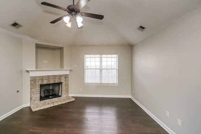 Photo - 1719 Brentford Cove