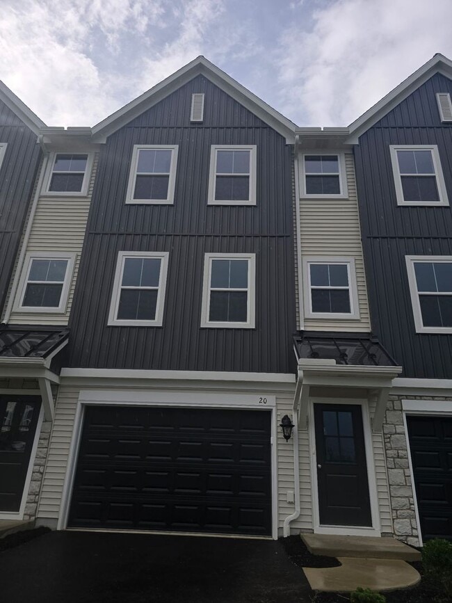Building Photo - Newly Built 3 Bed, 2.5 Bath Townhome in Carlisle