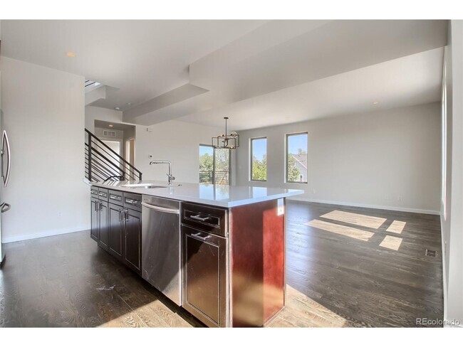 Building Photo - 655 W Evans Ave Rental