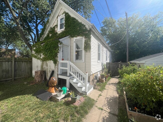 Building Photo - 2768 N Booth St Unit Rear Cottage Rental