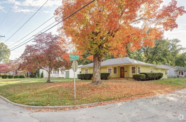 Building Photo - 1541 S Kickapoo Ave Rental