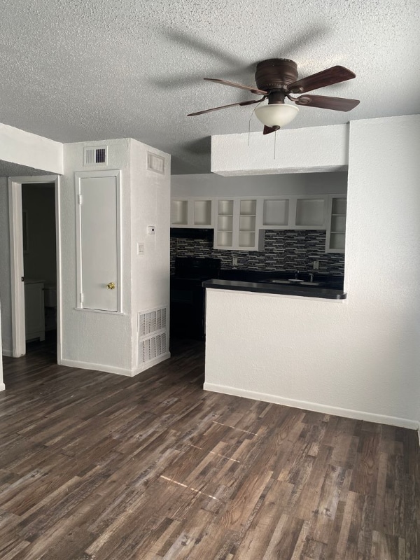 Building Photo - 208 Victor St Rental