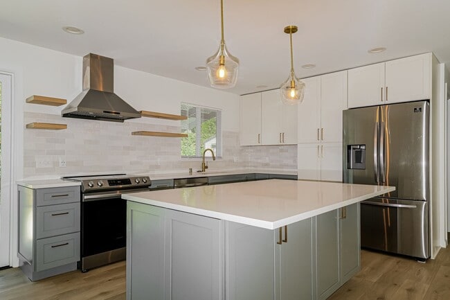 Photo - Warm and Welcoming 3 Bedroom in Prime Seattle Location