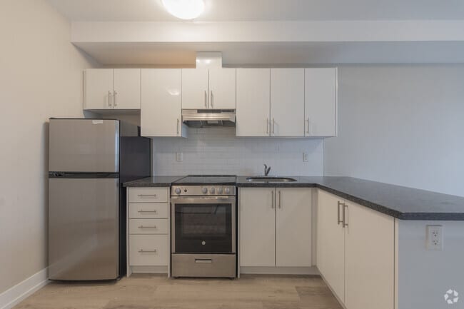 BACHELOR - 450SF - Kitchen - Warren Court Apartments