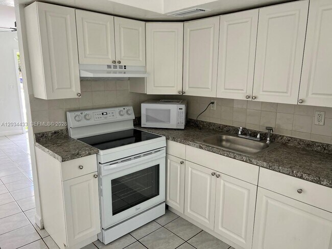 Photo - 910 N 56th Ave Unit 1