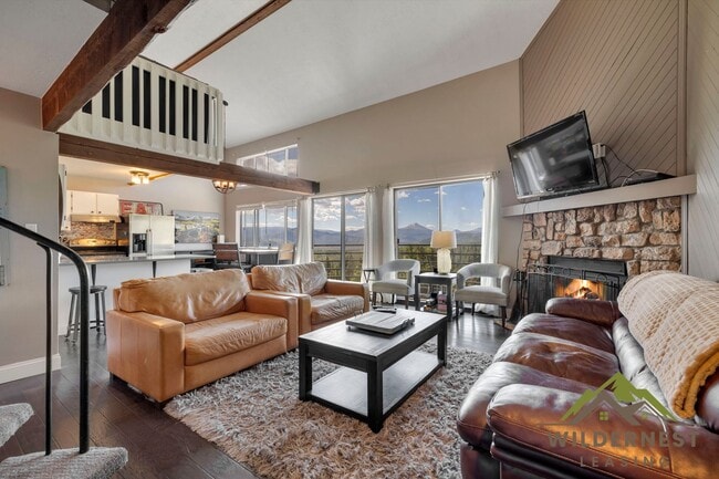 Building Photo - Buffalo Ridge - Spacious unit with Wifi, Covered Parking & Clubhouse