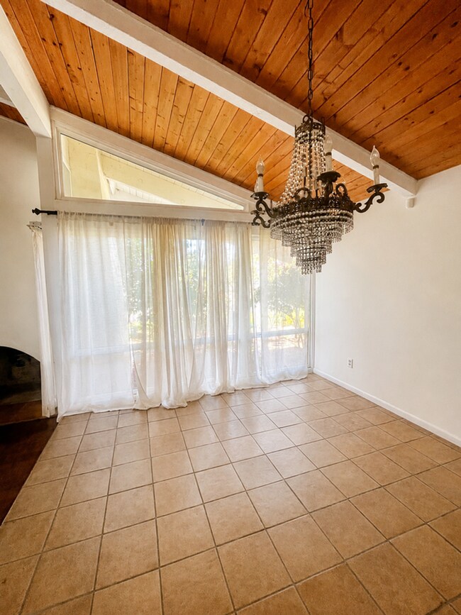 5786 N.Woodson Ave.