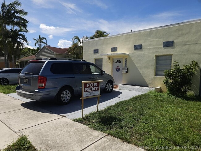 Photo - 1639 Hayes St