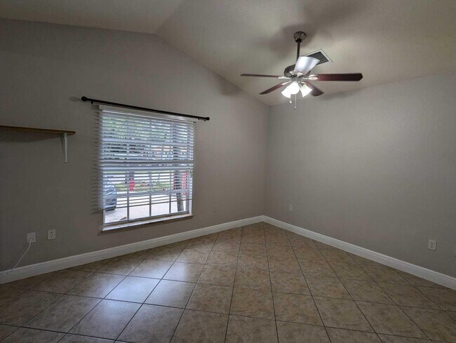 Photo - 4910 Cambridge St