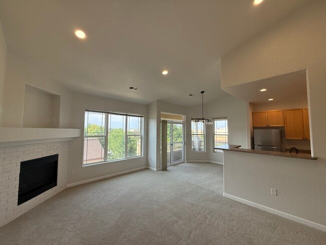 Photo - 8520 S Holland Ln Unidad 302 Rental