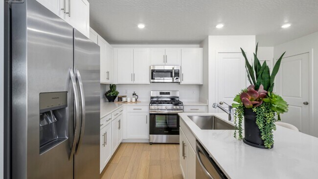 Photo - 2075 Sand Holw Dr