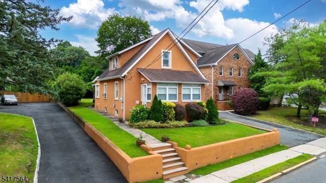 Photo - 154 Roseland Ave