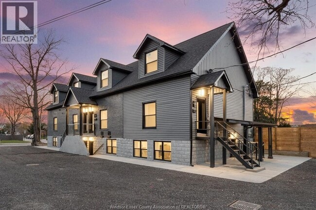 Photo - 702 Pierre Ave