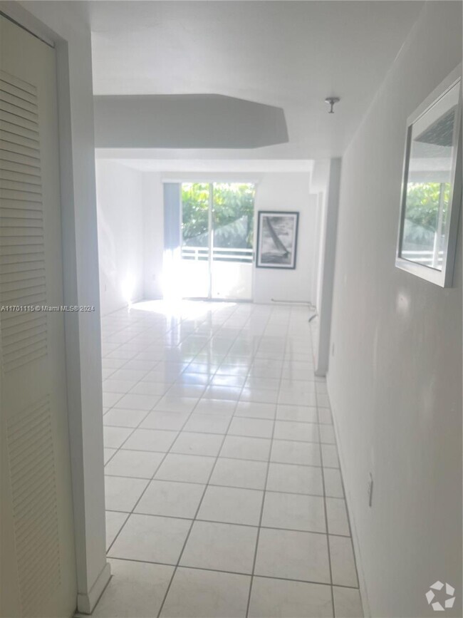 Building Photo - 9156 Collins Ave Unit 204 Rental